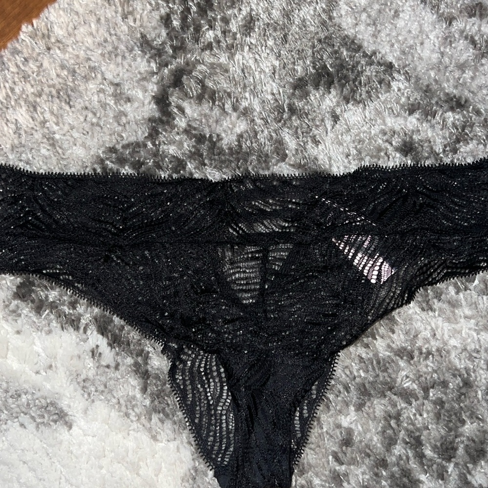 VS Thong